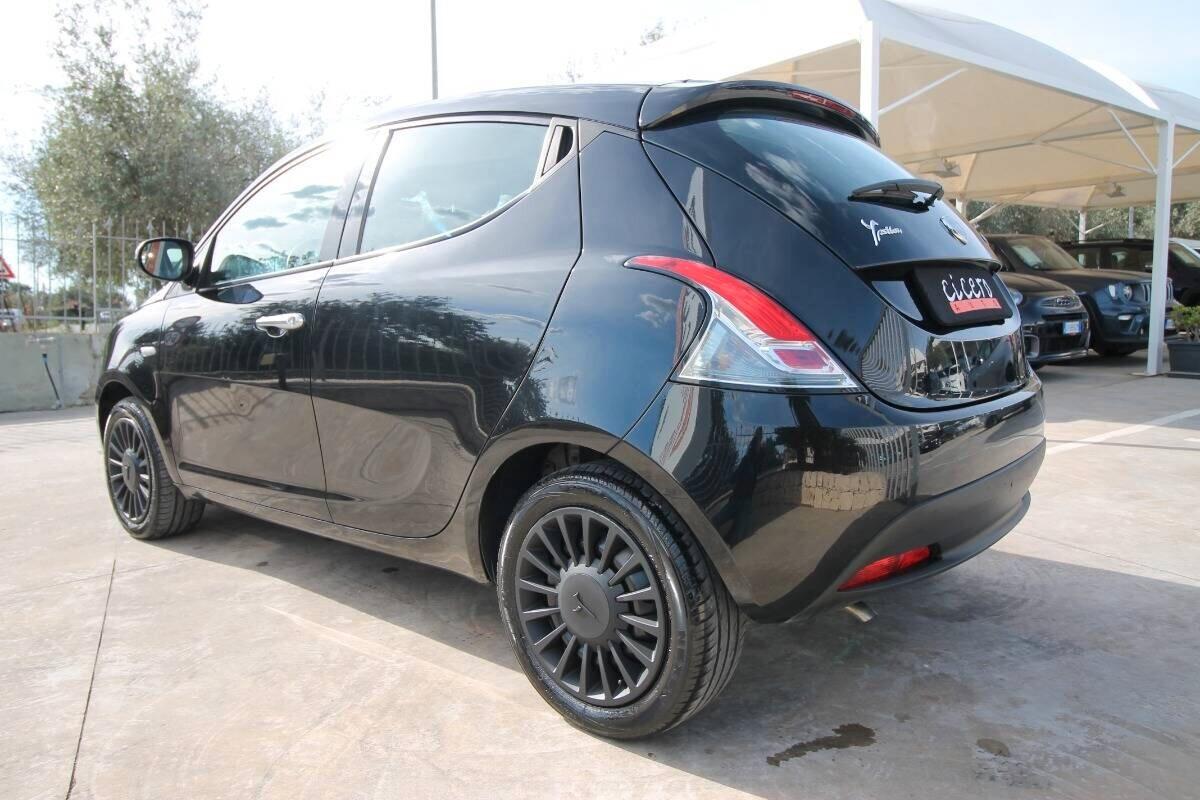 Lancia Ypsilon 1.0 5p Hybrid Silver |2022