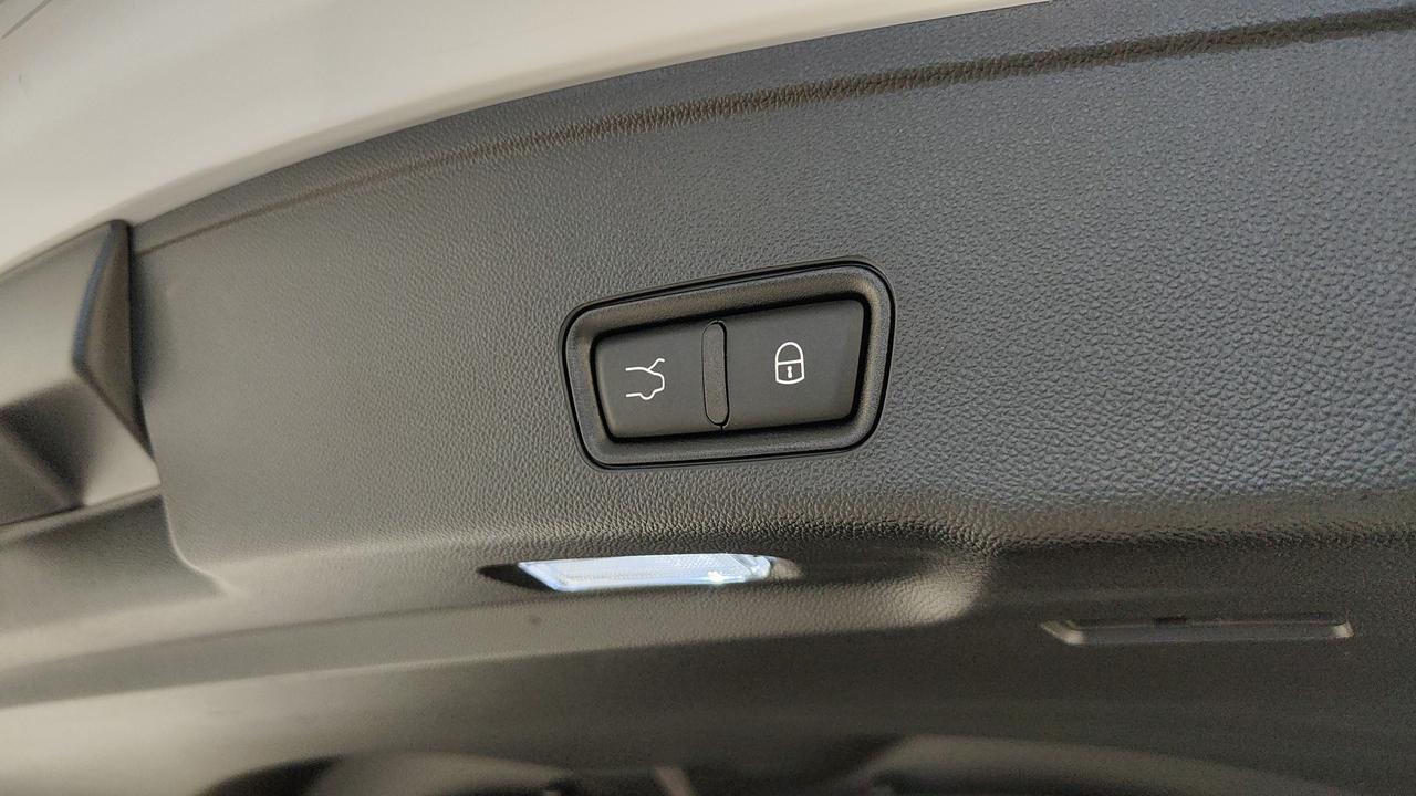 MASERATI Grecale GT Hybrid 300 My23 Nerissimo Package