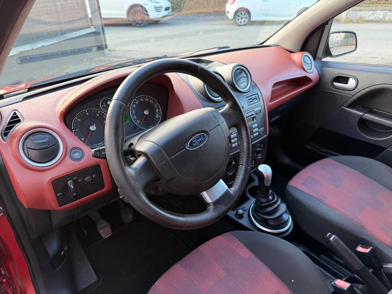 Ford Fiesta 1.4 d titanium NEOPATENTATI OCCASIONE
