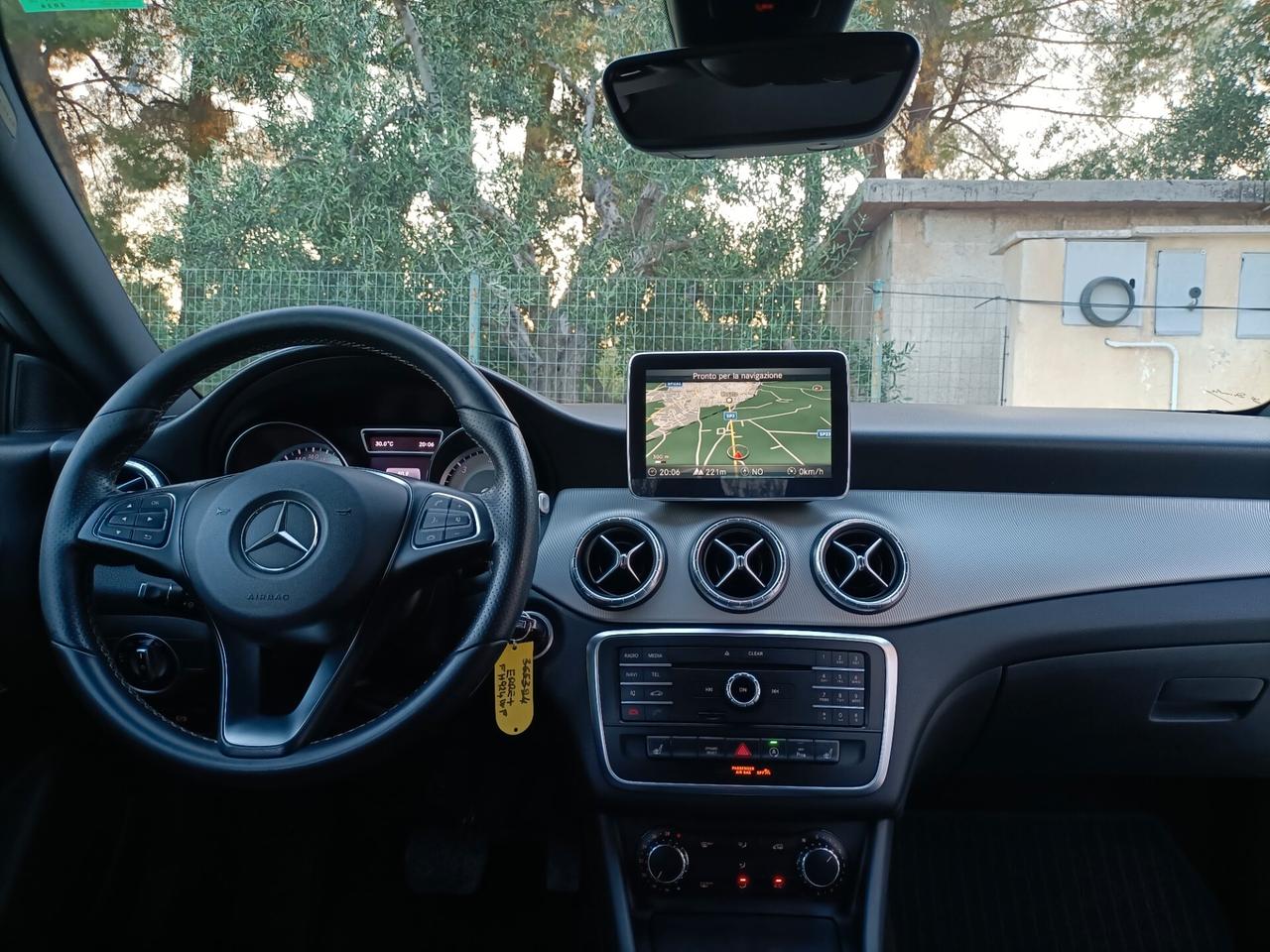 Mercedes-benz CLA 220d Automatic Premium Dark Night