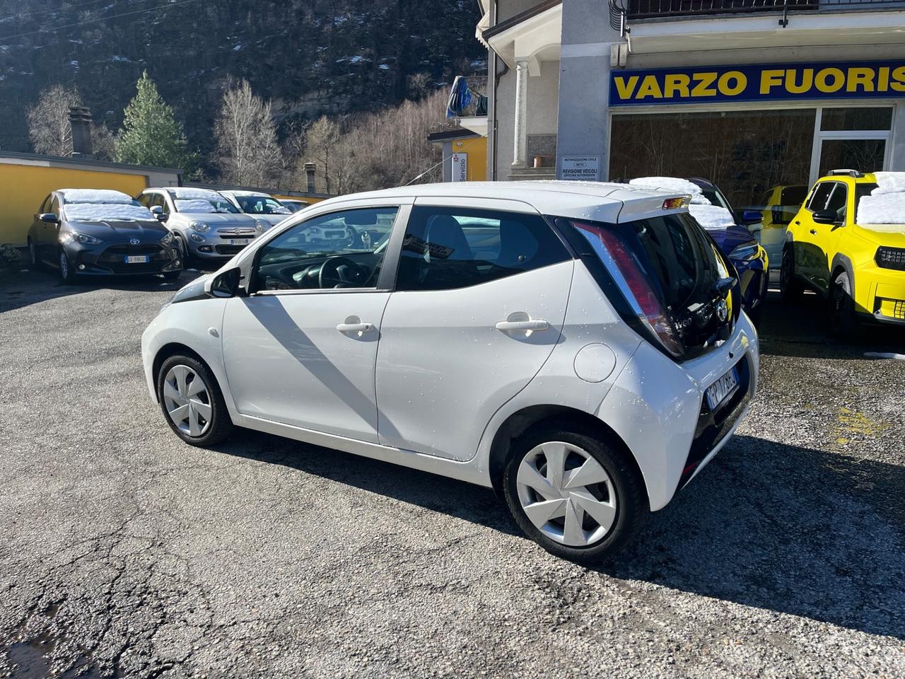 Toyota Aygo 1.0 VVT-i 69 CV 5 porte x-business