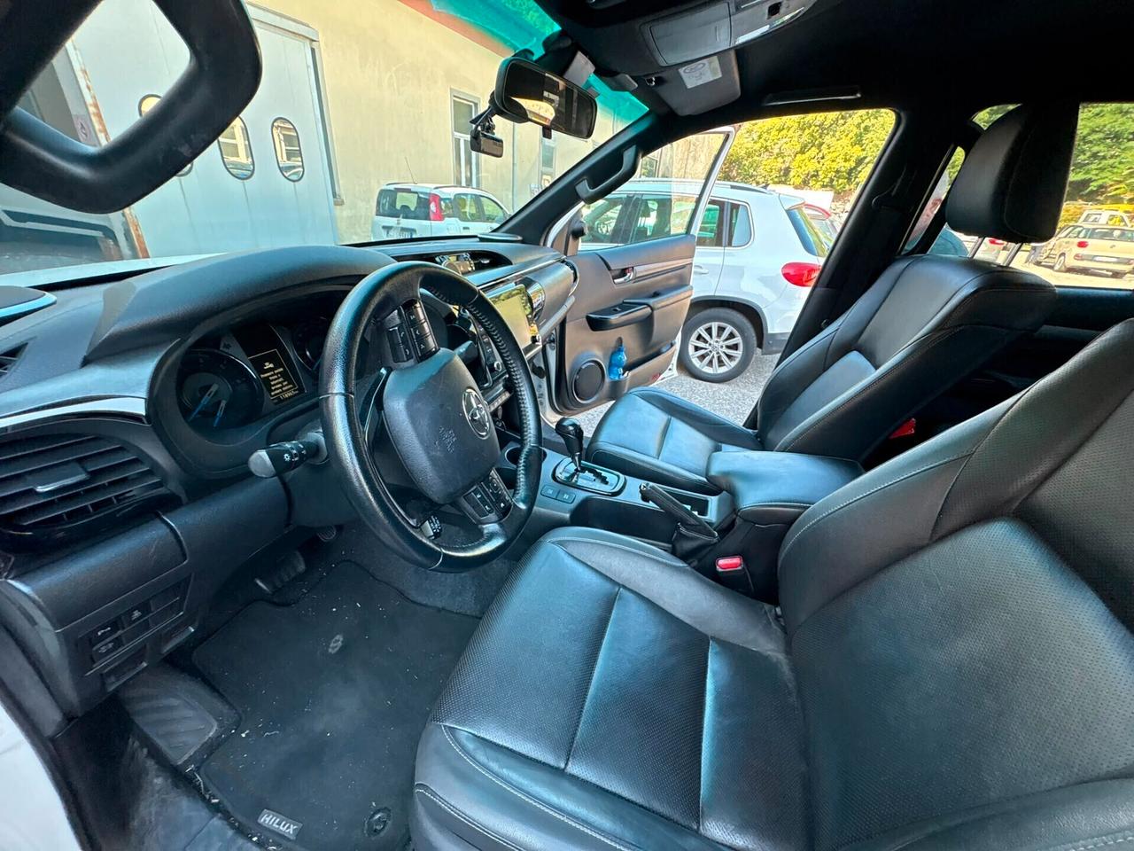 Toyota Hilux 2.4 D-4D A/T 4WD 4 porte Double Cab Invincible