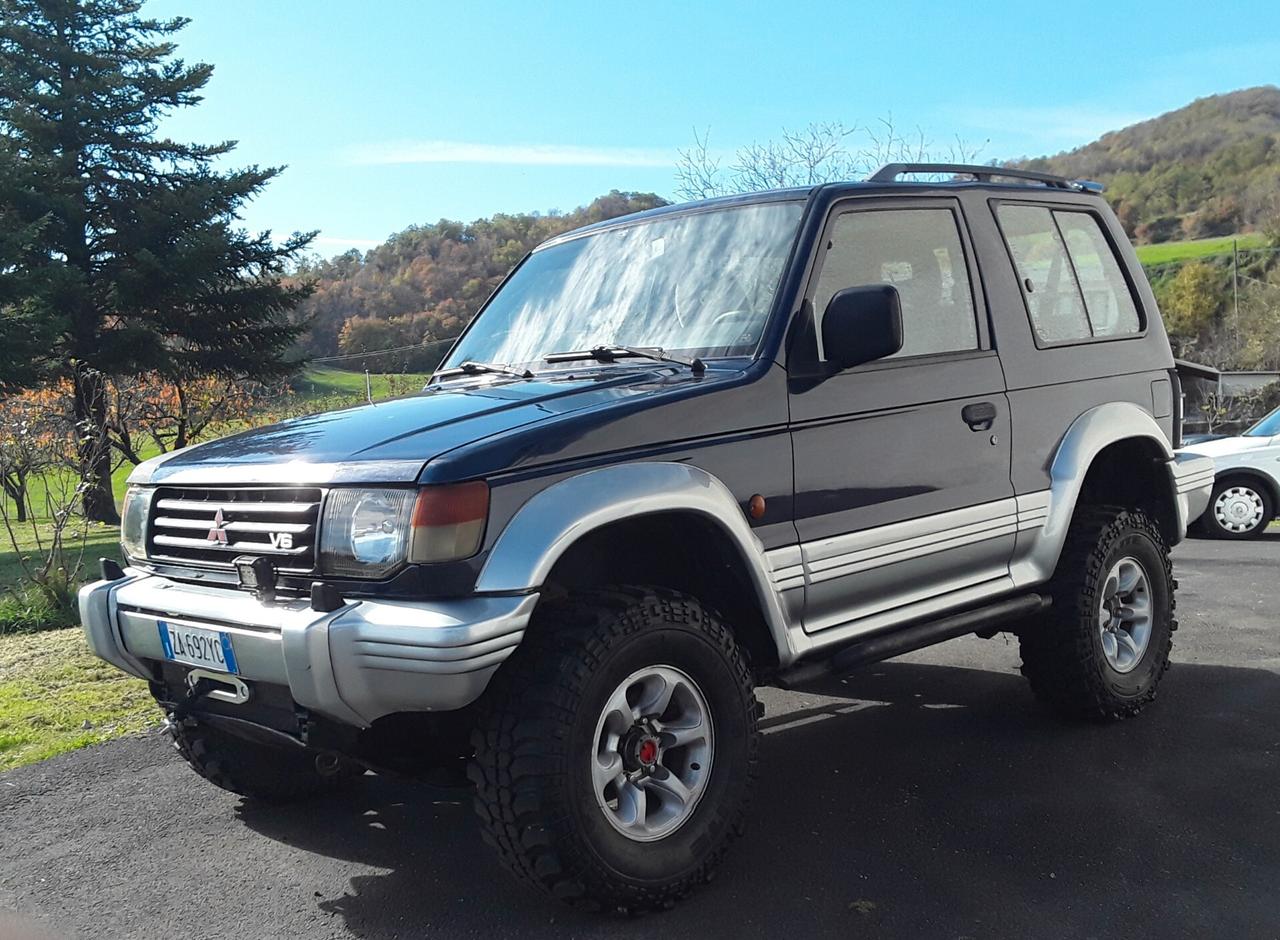 Mitsubishi Pajero 3.5i V6 24V cat MT SS GLS Exec.