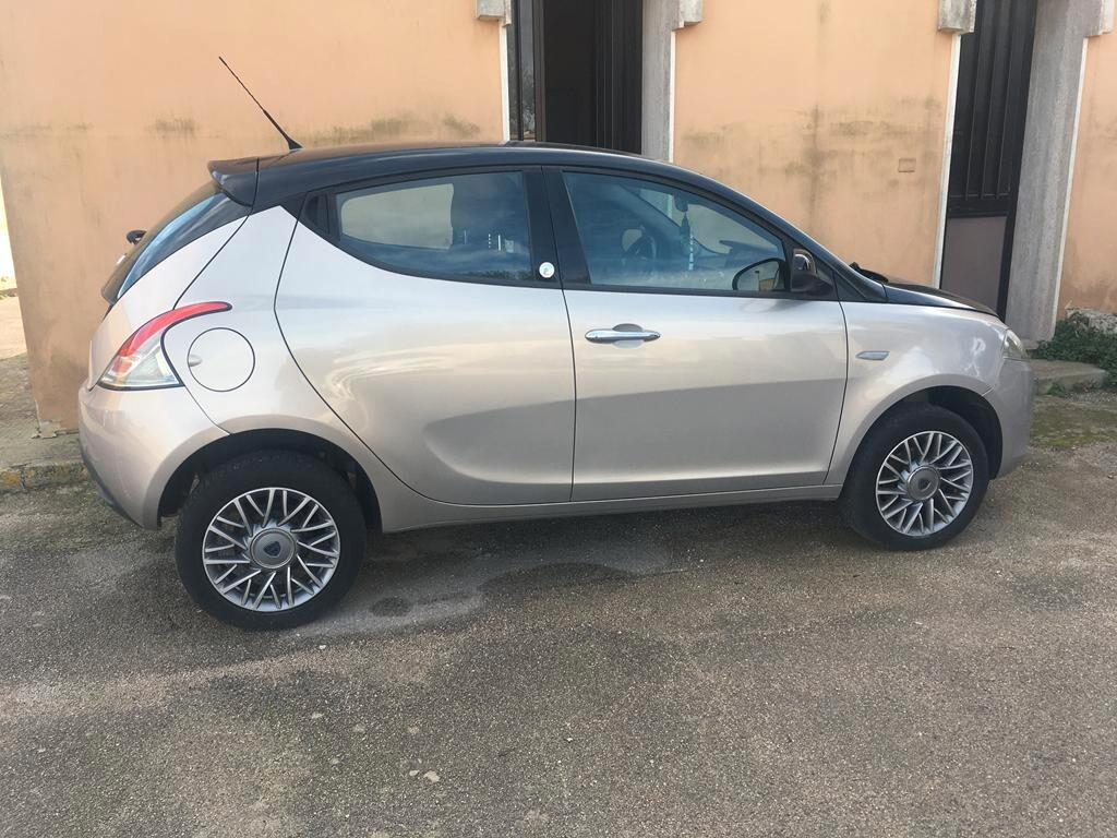 Lancia Ypsilon 0.9 TwinAir 85 CV 5 porte Metano Ecochic Gold