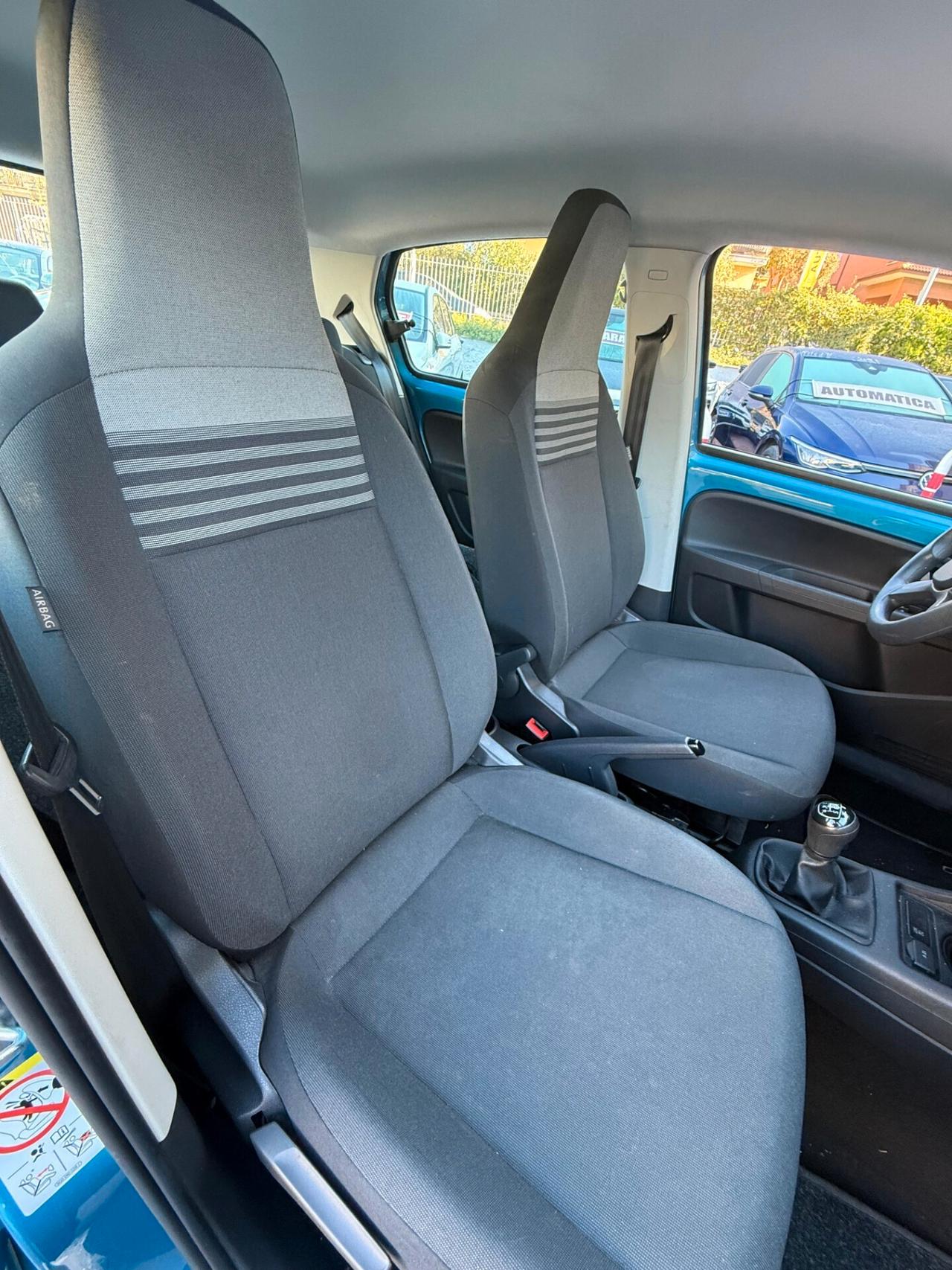 Volkswagen UP! 65cv **4 GOMME NUOVE**