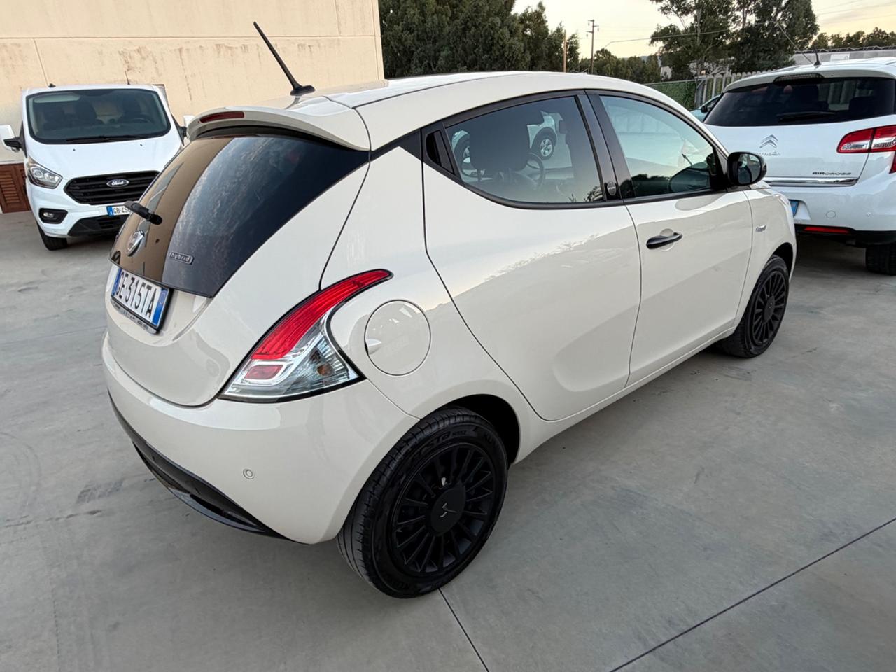 Lancia Ypsilon Hybrid 51 KW Ecochic Gold 2021
