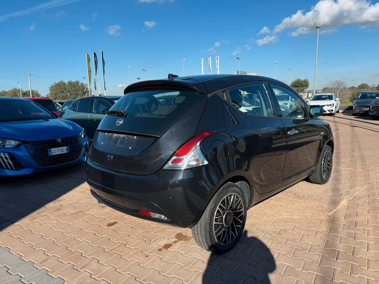 Lancia Ypsilon 1.0 FireFly 5 porte S&S Hybrid Platino