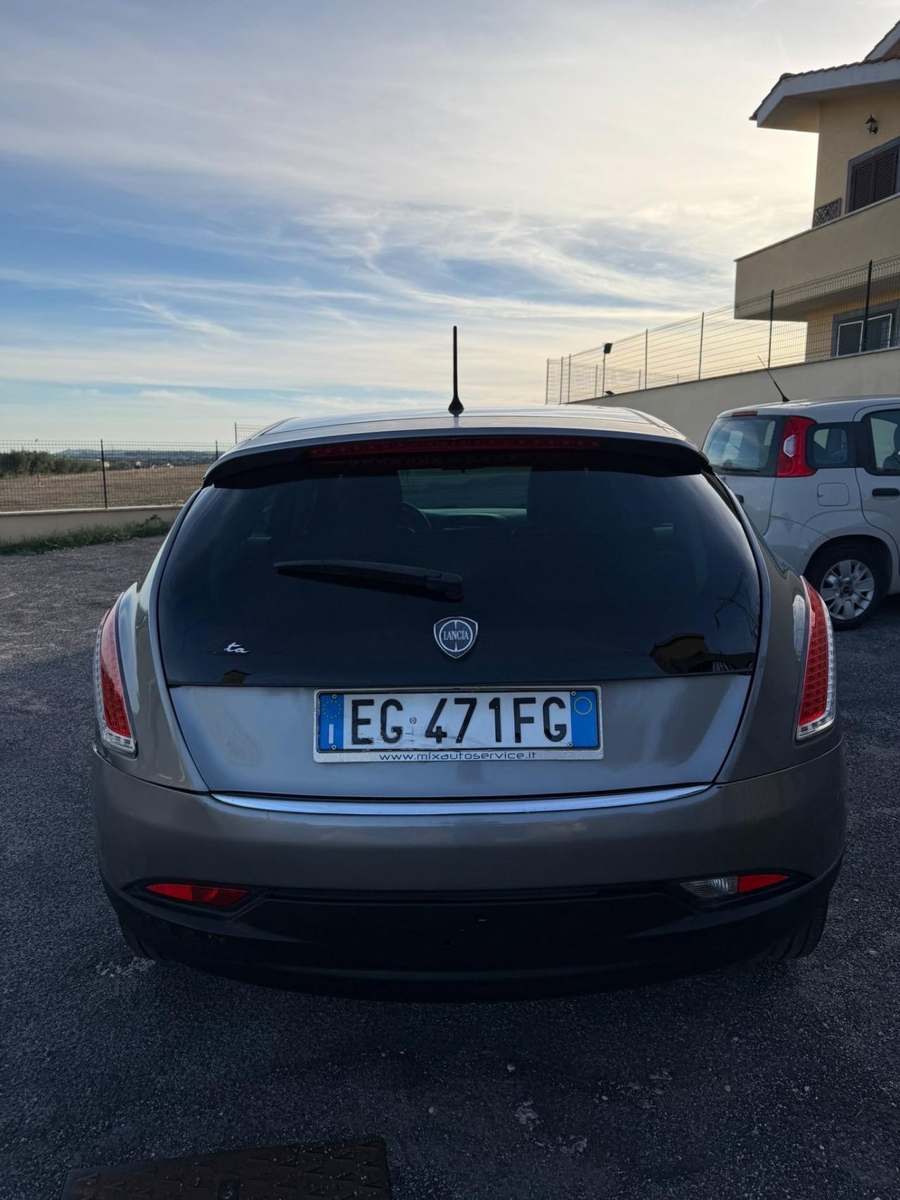 Lancia Delta 1.6 MJT DPF 105 CV Silver