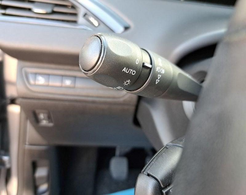 Peugeot 208 PureTech 82 5 porte Signature