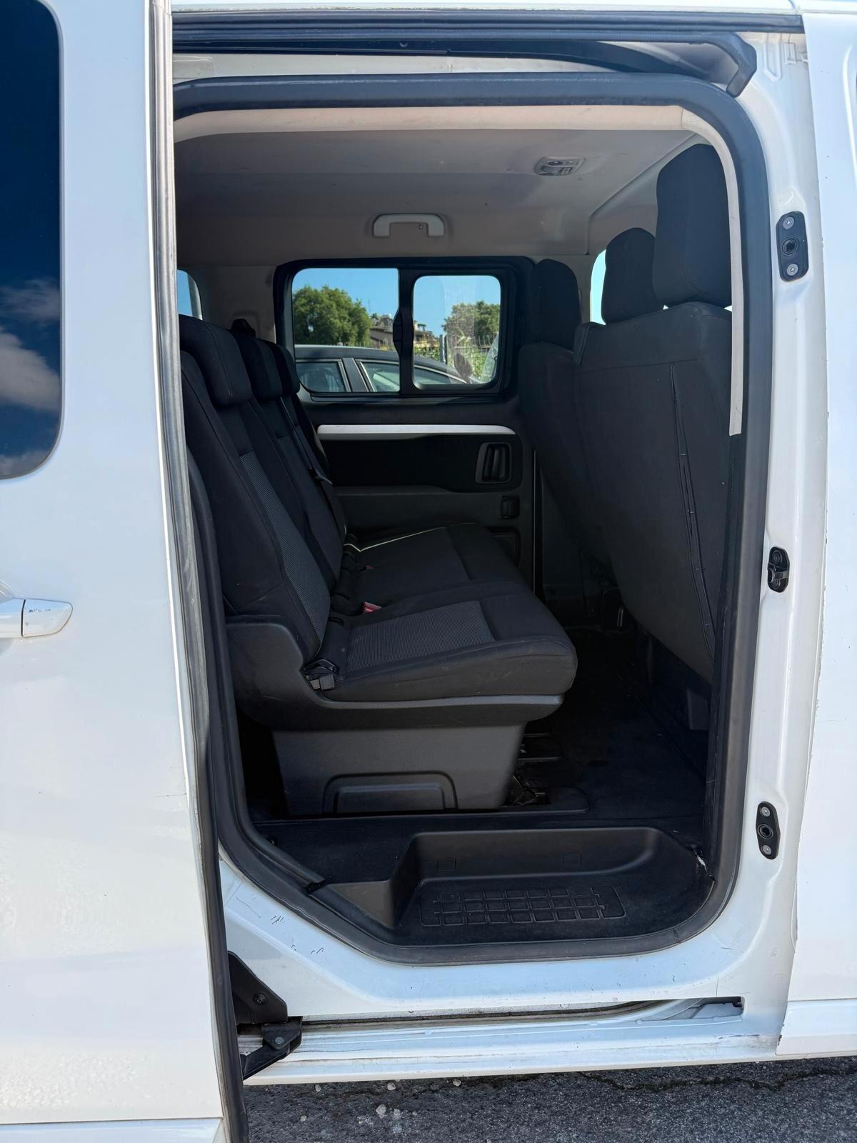 Peugeot Traveller BlueHDi 120 S&S Compact Active