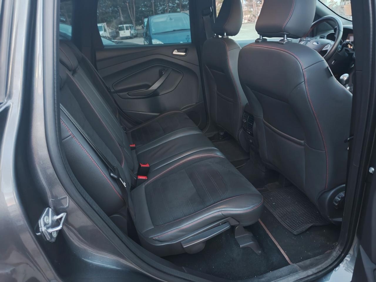 Ford Kuga 1.5 TDCI 120 CV S&S 2WD ST-Line