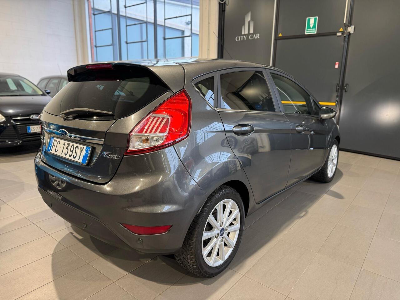 Ford Fiesta 1.0 EcoBoost 100CV 5 porte Black & White Edition ADATTA PER NEOPATENTATI