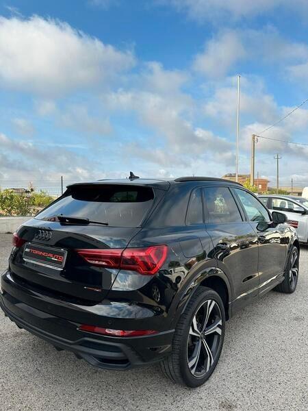 Audi Q3 45 TFSI e S tronic Line Identity Black