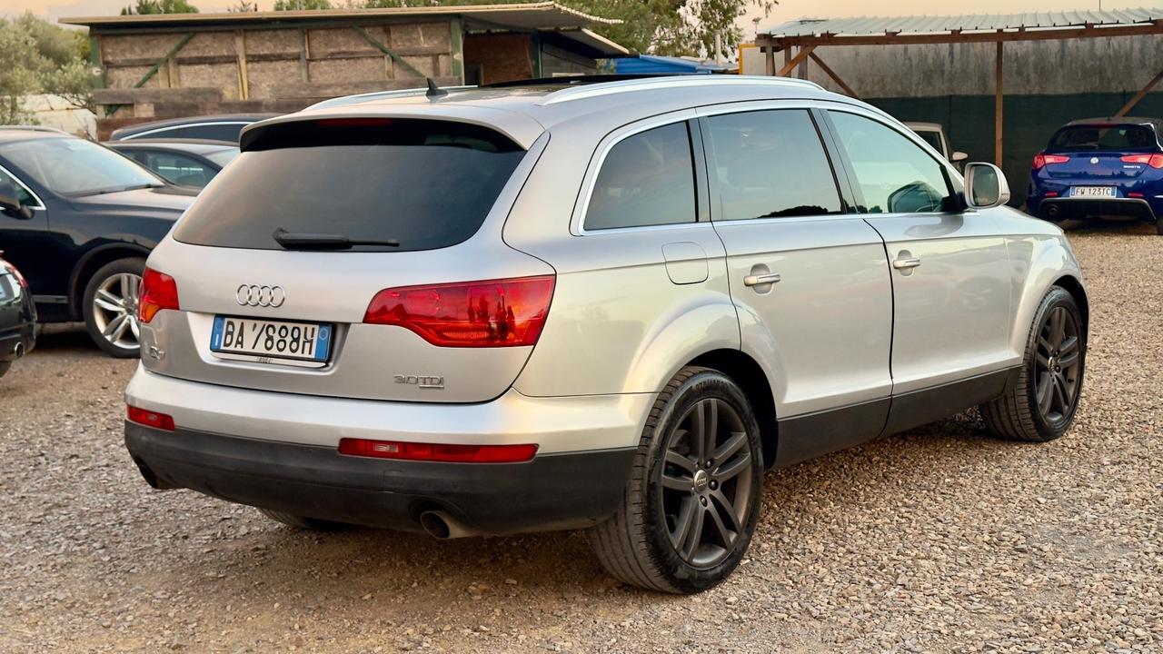Audi Q7 3.0 V6 TDI 233CV quattro tiptronic