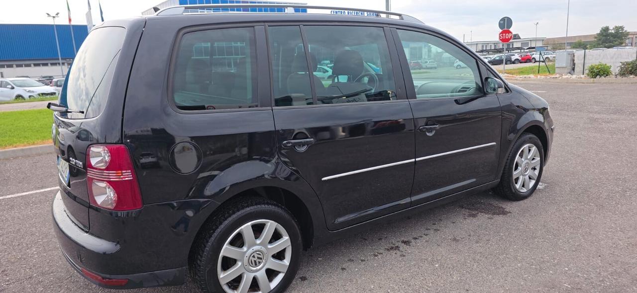 Volkswagen Touran 2.0 16V TDI Highline 5 posti neop