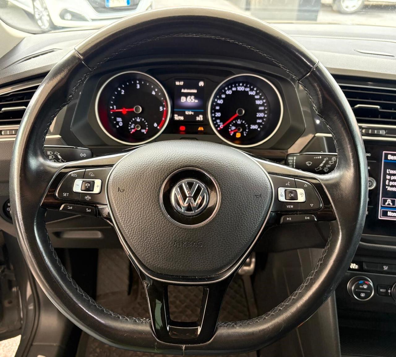 Volkswagen Tiguan - 1.6 TDI - R-LINE