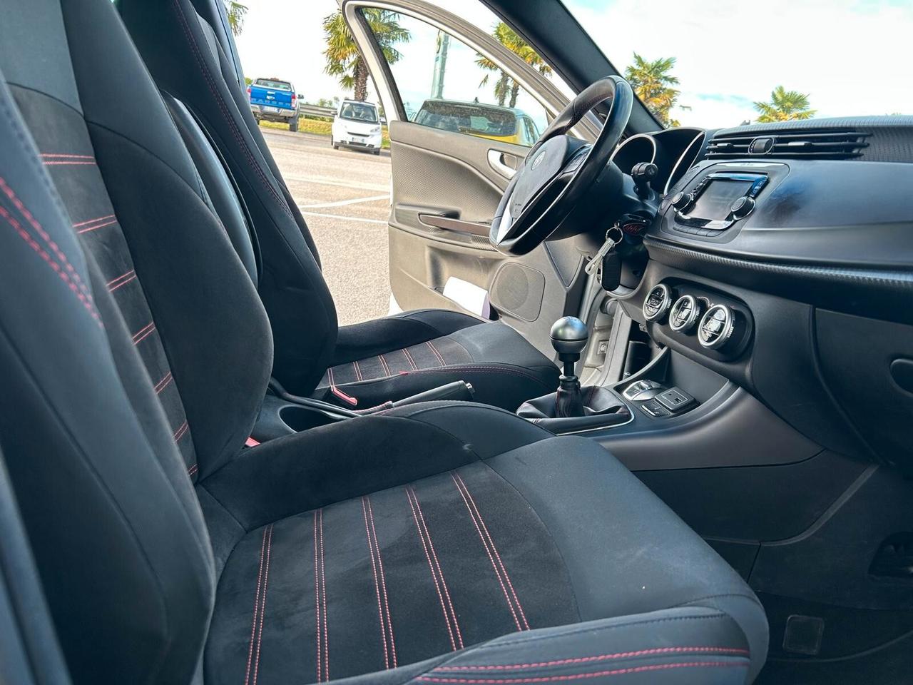 Alfa Romeo Giulietta SPORT 1.4 Turbo 6mt PACK CARBON VELOCE
