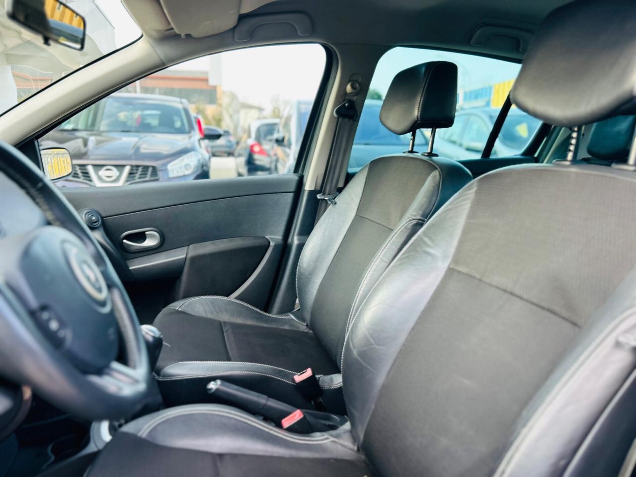 Renault Clio 1.2 16V 5 porte Le Iene