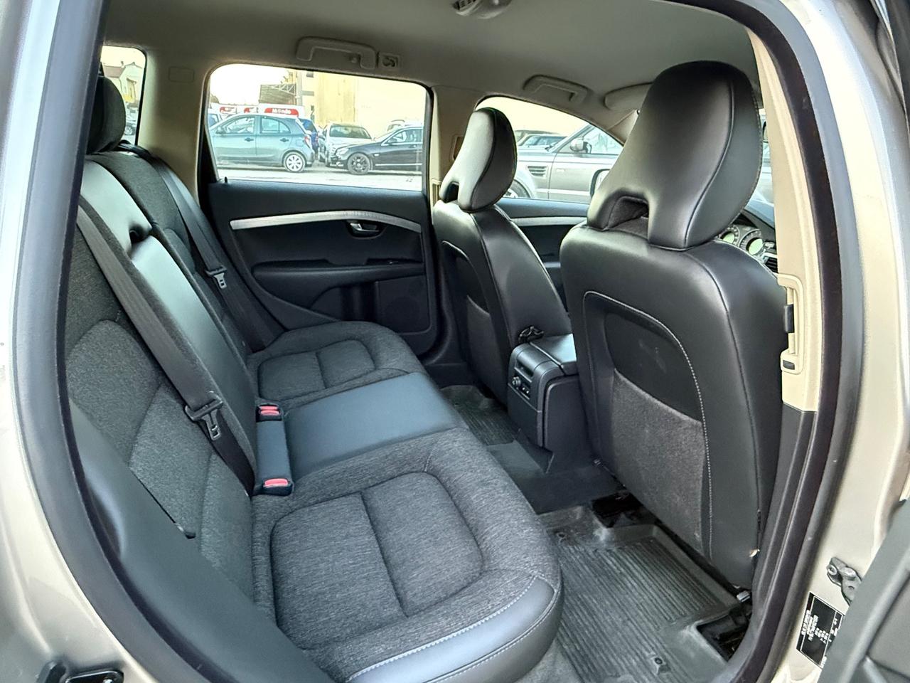 Volvo XC 70 D5 2.4d 185CV AWD AUTOMATICO Momentum