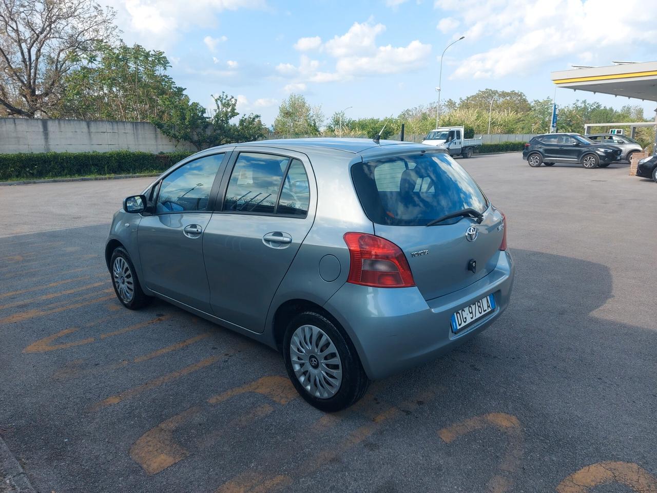 Toyota Yaris 1.0 5 porte clima ecc bassi consumi