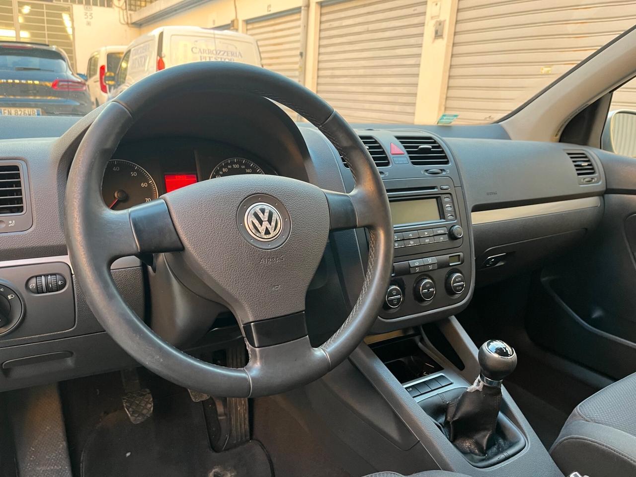 Volkswagen Golf 1.6 16V FSI 5p. Sportline