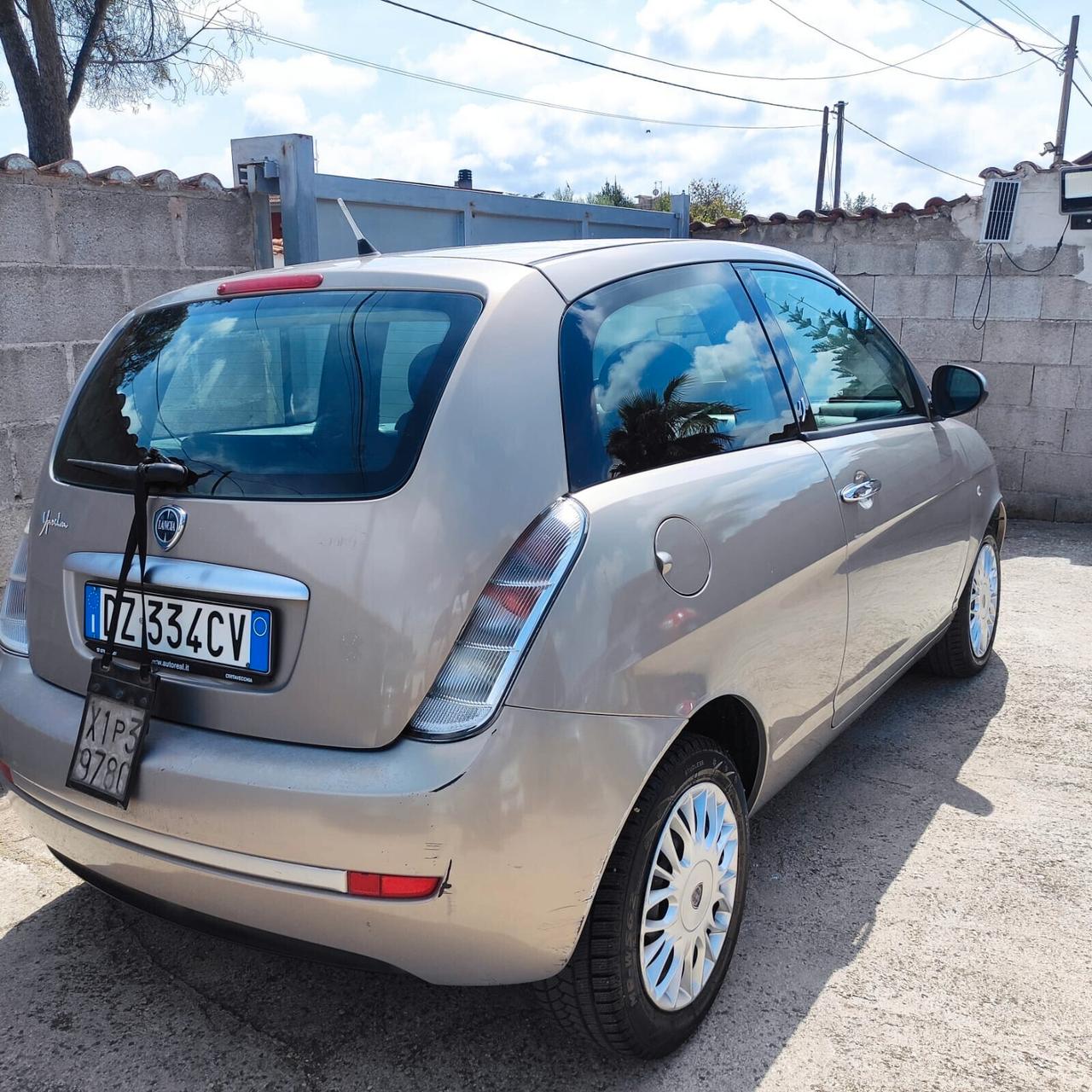 Lancia Ypsilon 1.3 MJT 75 CV Argento