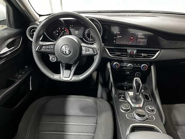 Alfa Romeo Giulia 2.0 Turbo 200 CV AT8 Business