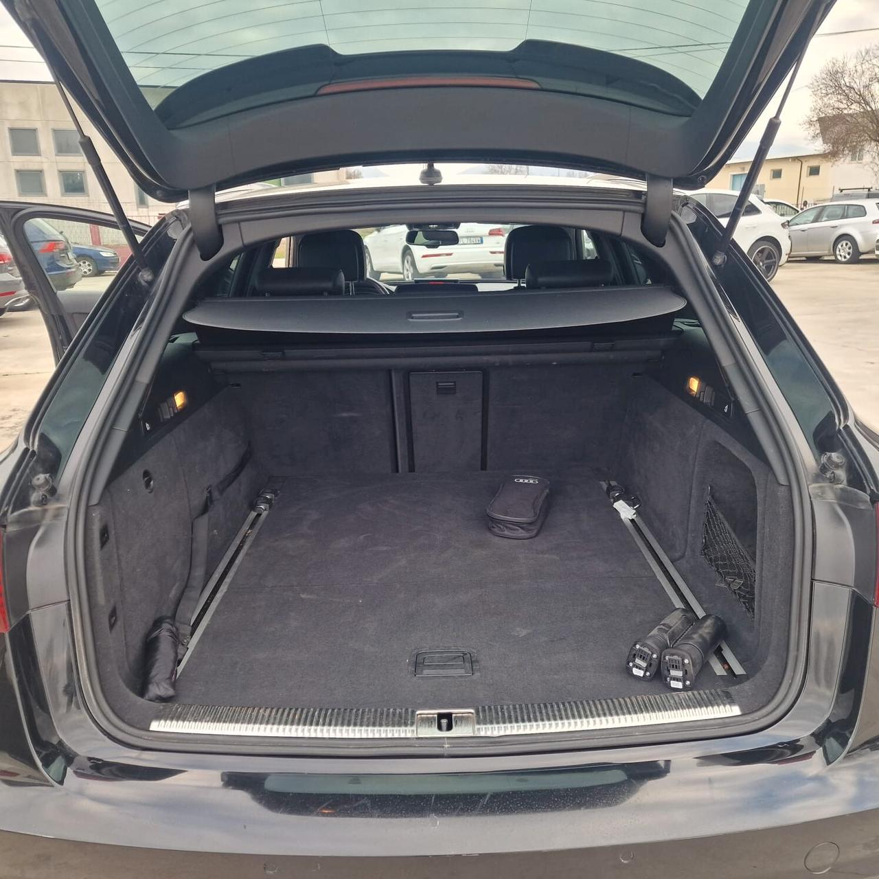 Audi A6 Avant 2.0 TDI 190 CV quattro S tronic S-line interno ed esterno