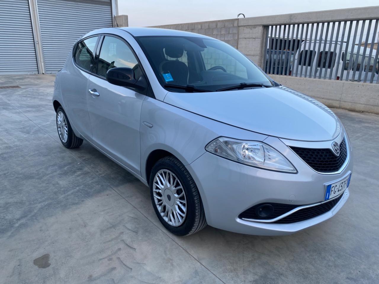 Lancia Ypsilon 1.2 69 CV 5 porte Silver