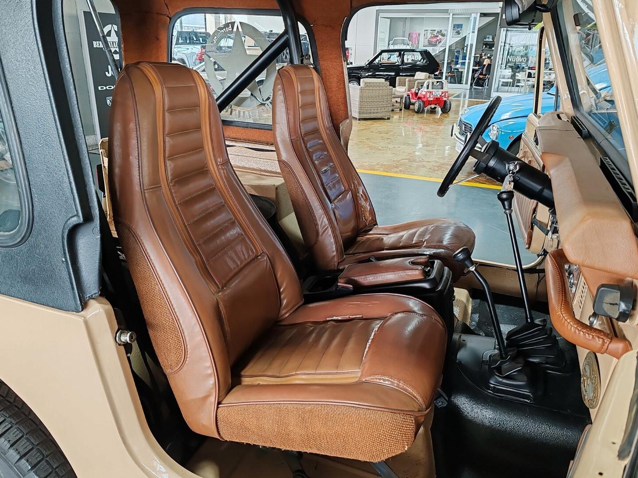 Jeep CJ-7 Laredo