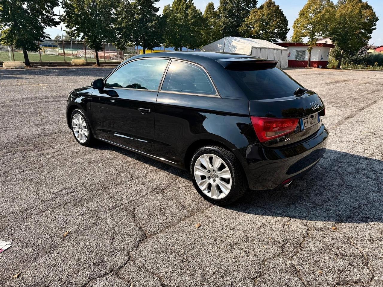 Audi A1 1.6 TDI 105 CV S line edition plus -