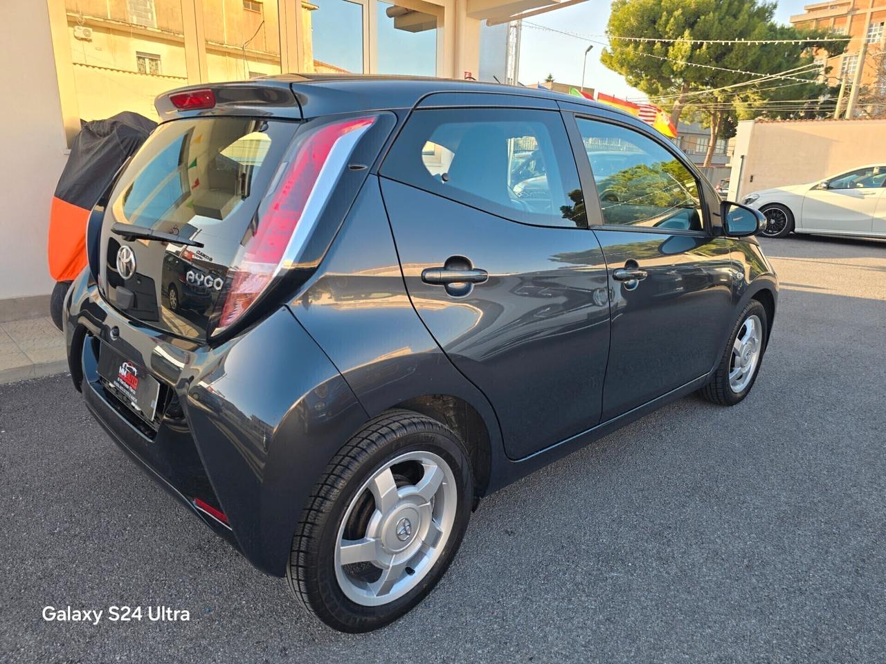 Toyota Aygo 1.0 VVT-i 69 CV 5 porte x-cool