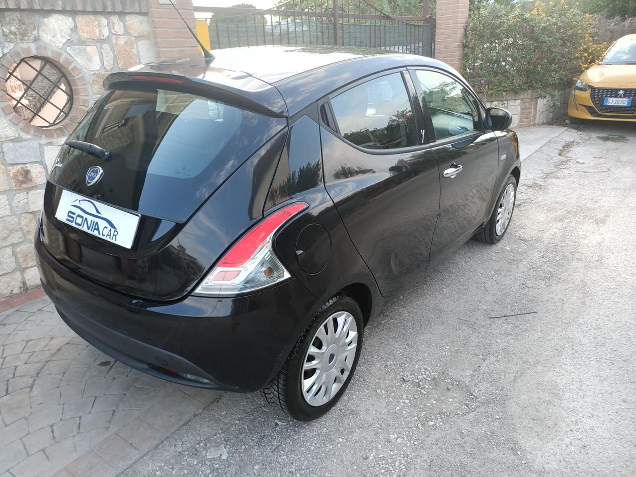 Lancia Ypsilon 0.9 TwinAir 85 CV 5 porte S&S Gold