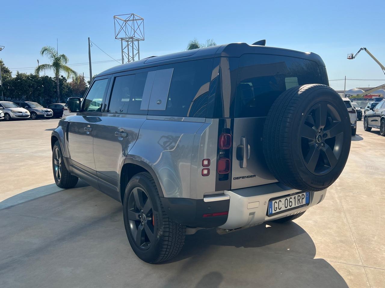 Land Rover Defender 110 2.0 SD4 240CV AWD SE - ANTICIPO €12.900 NOLEGGIO NO SCORING