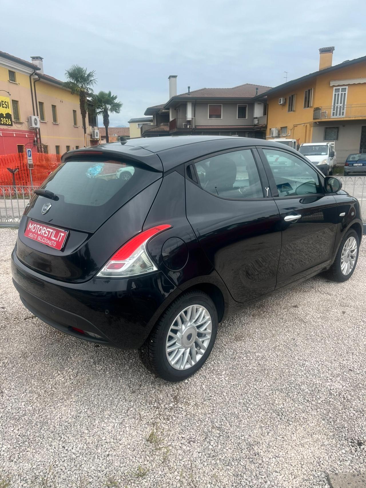 Lancia Ypsilon 1.2 69 CV 5 porte Gold
