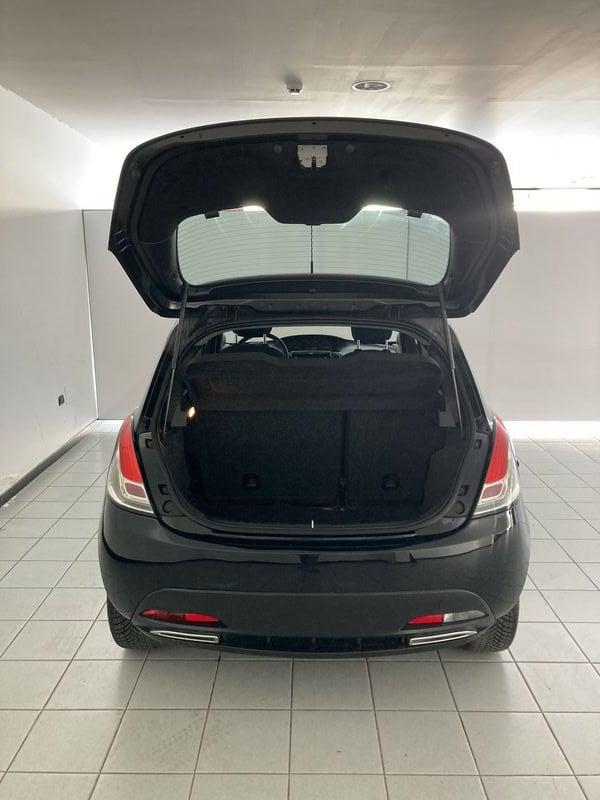 Lancia Ypsilon Ypsilon 1.2 69 CV 5 porte S Momodesign