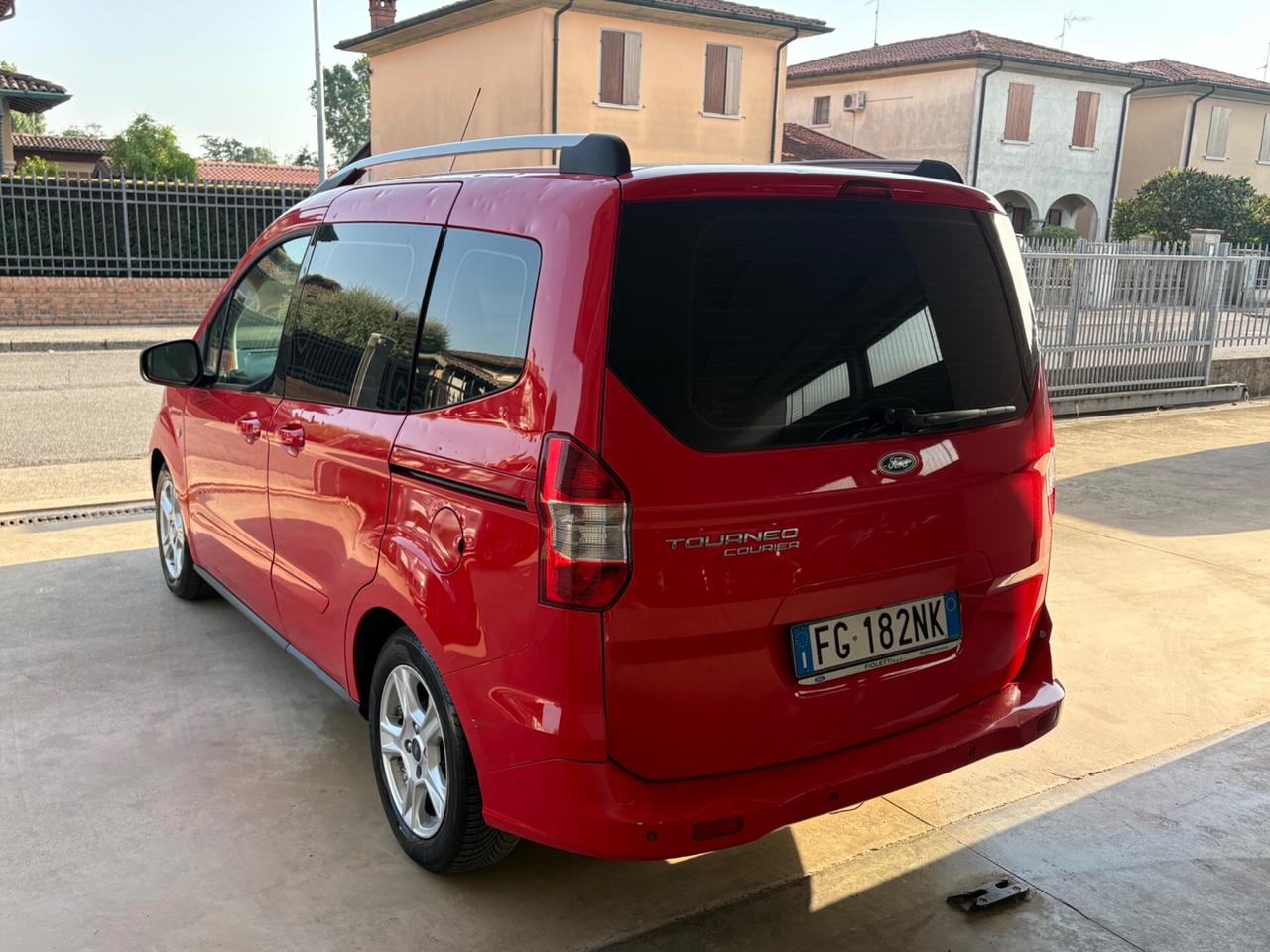 Ford Tourneo Courier 1.5 TDCI 75 CV Titanium
