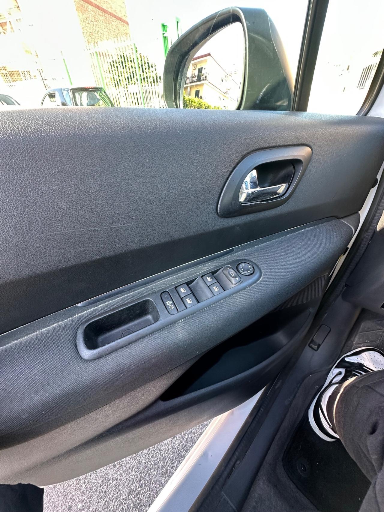 Peugeot 3008 1.6 HDi 115CV Business