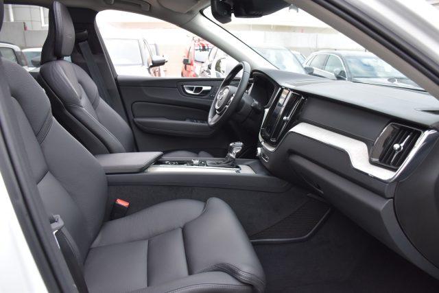 VOLVO XC60 D4 AWD Momentum *TETTUCCIO, PELLE*
