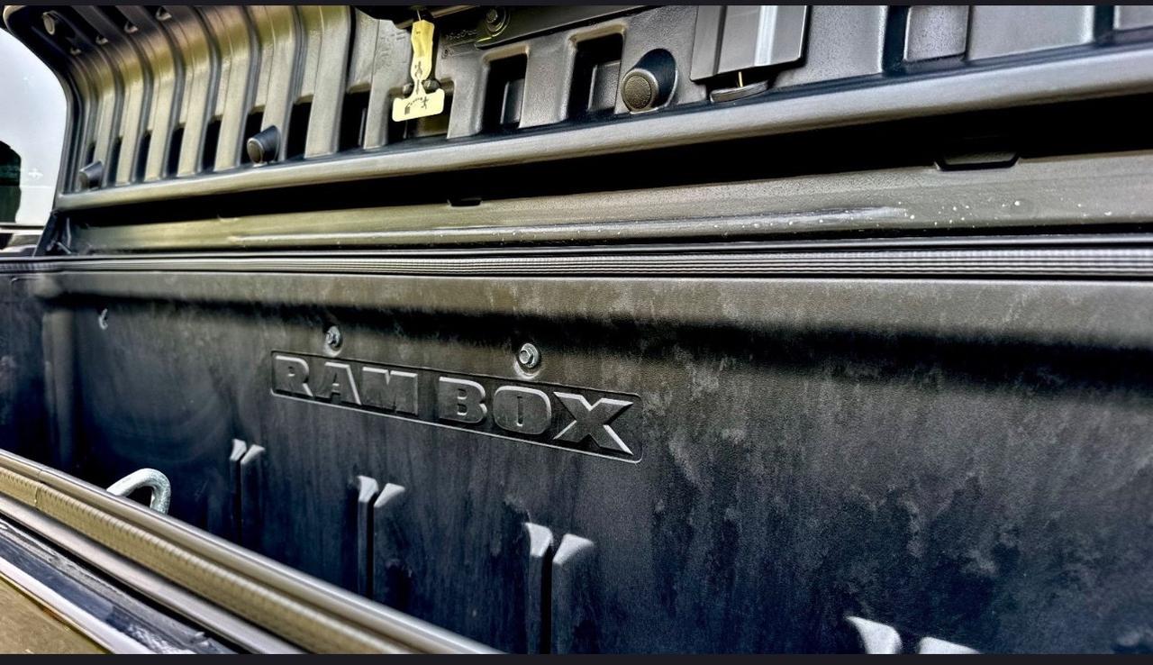 Dodge RAM 4WD 5.7 V8 Extra Cab * Box Sport
