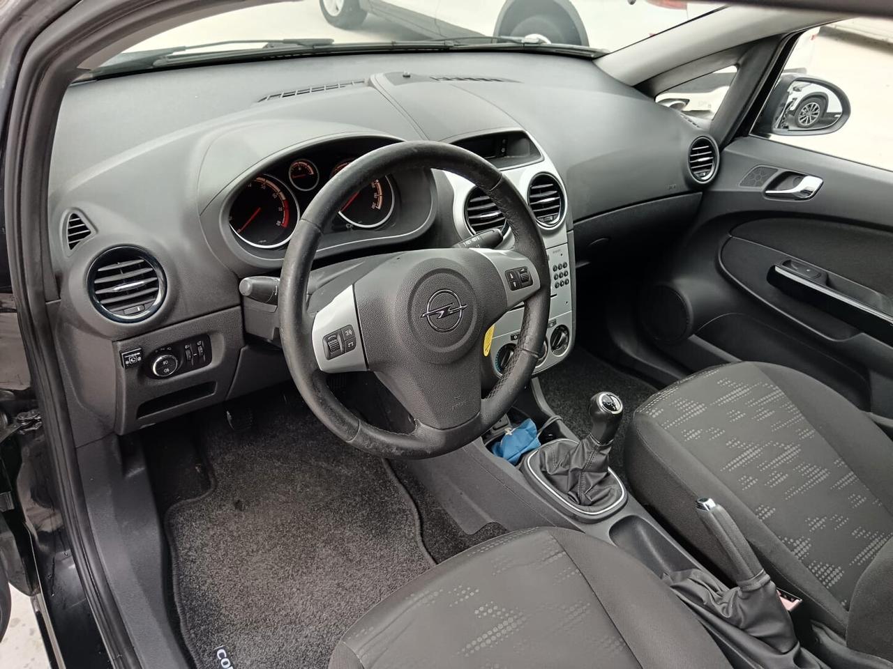 Corsa 5 porte GPL "UNIPROPRIETARIO"