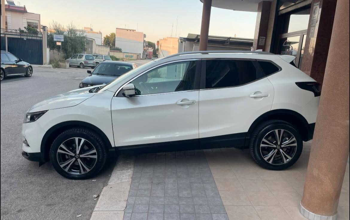 Nissan Qashqai 1.7 dCi 150 CV 4WD CVT N-Connecta TETTO LED TELEC 360 18'