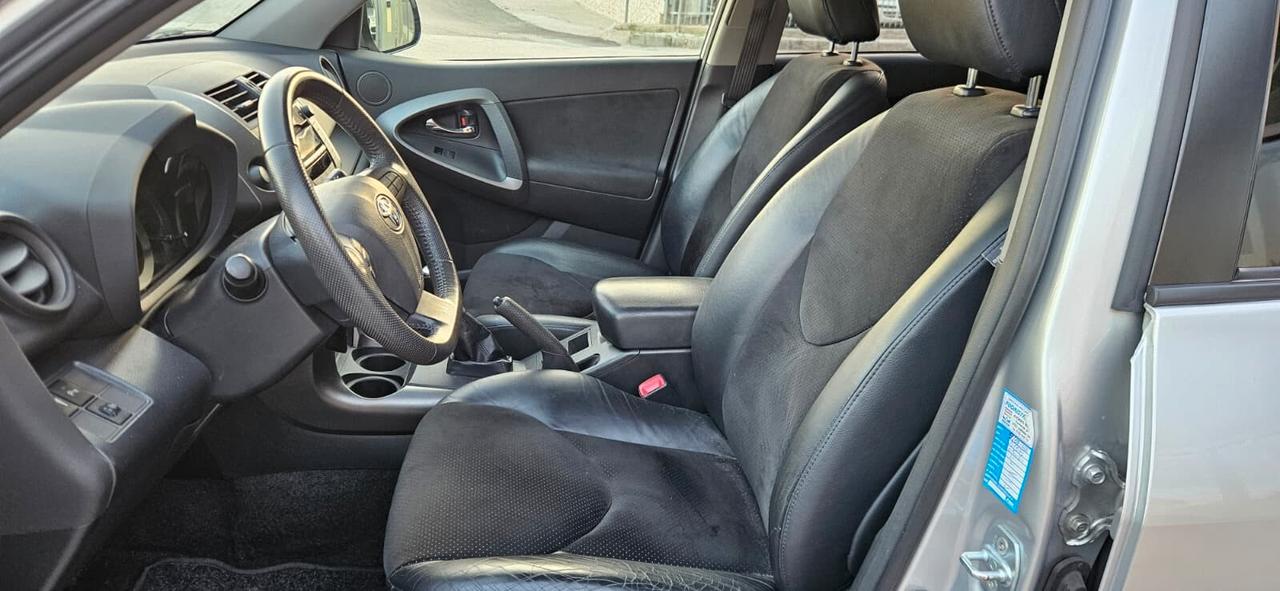 Toyota RAV 4 2.2 D-4D 150 CV Lounge (4x4)