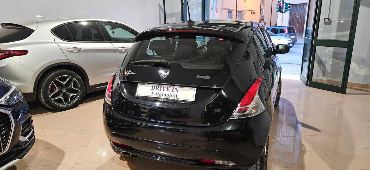 Lancia Ypsilon 1.0 HYBRID 5 porte Posti Gold