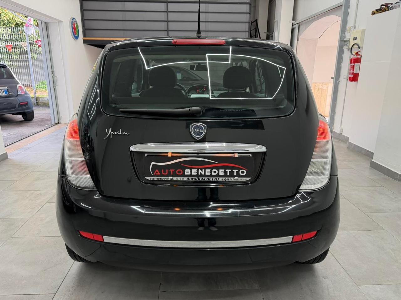 Lancia Ypsilon 1.2 8v diva 2011