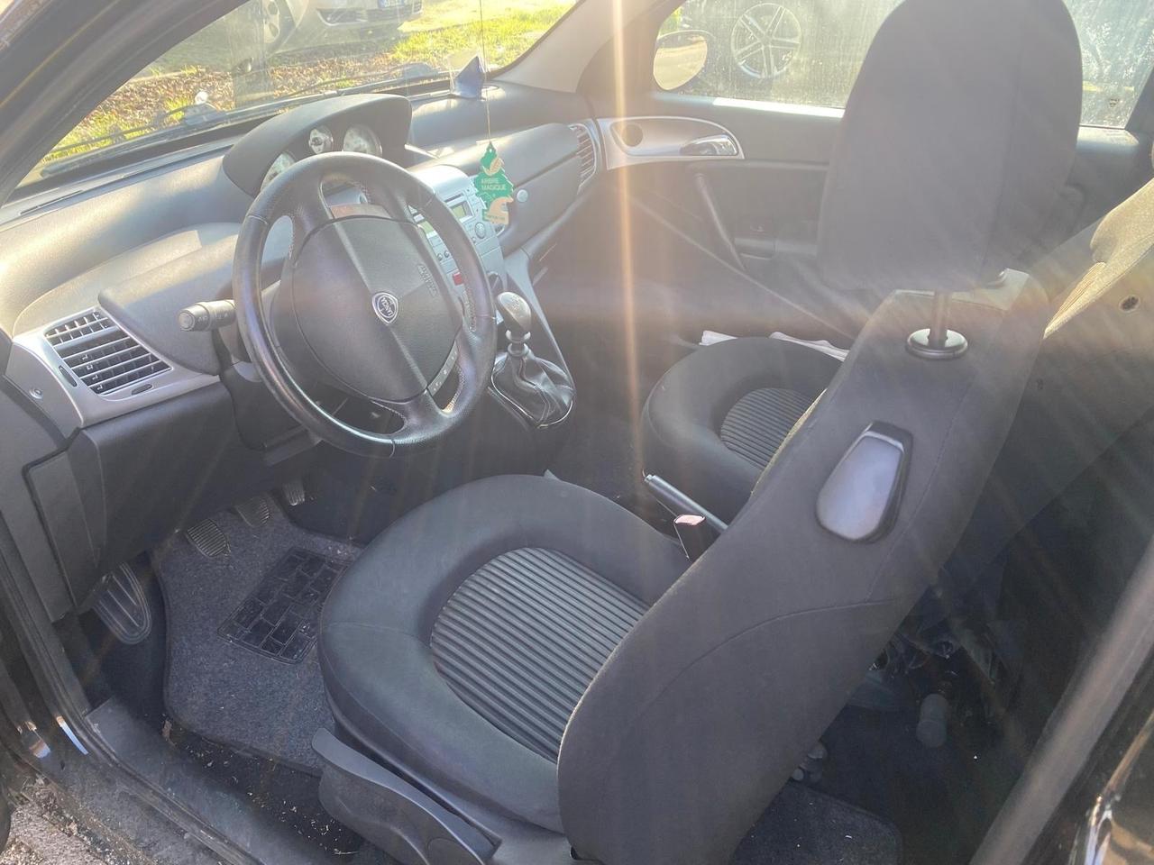 Lancia Ypsilon 1.2 Oro