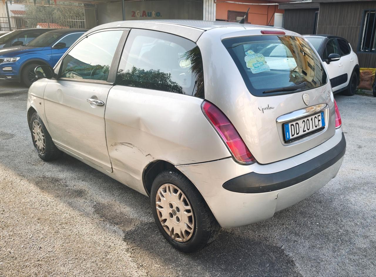 Lancia Ypsilon 1.3 MJT 75 CV Oro Bianco