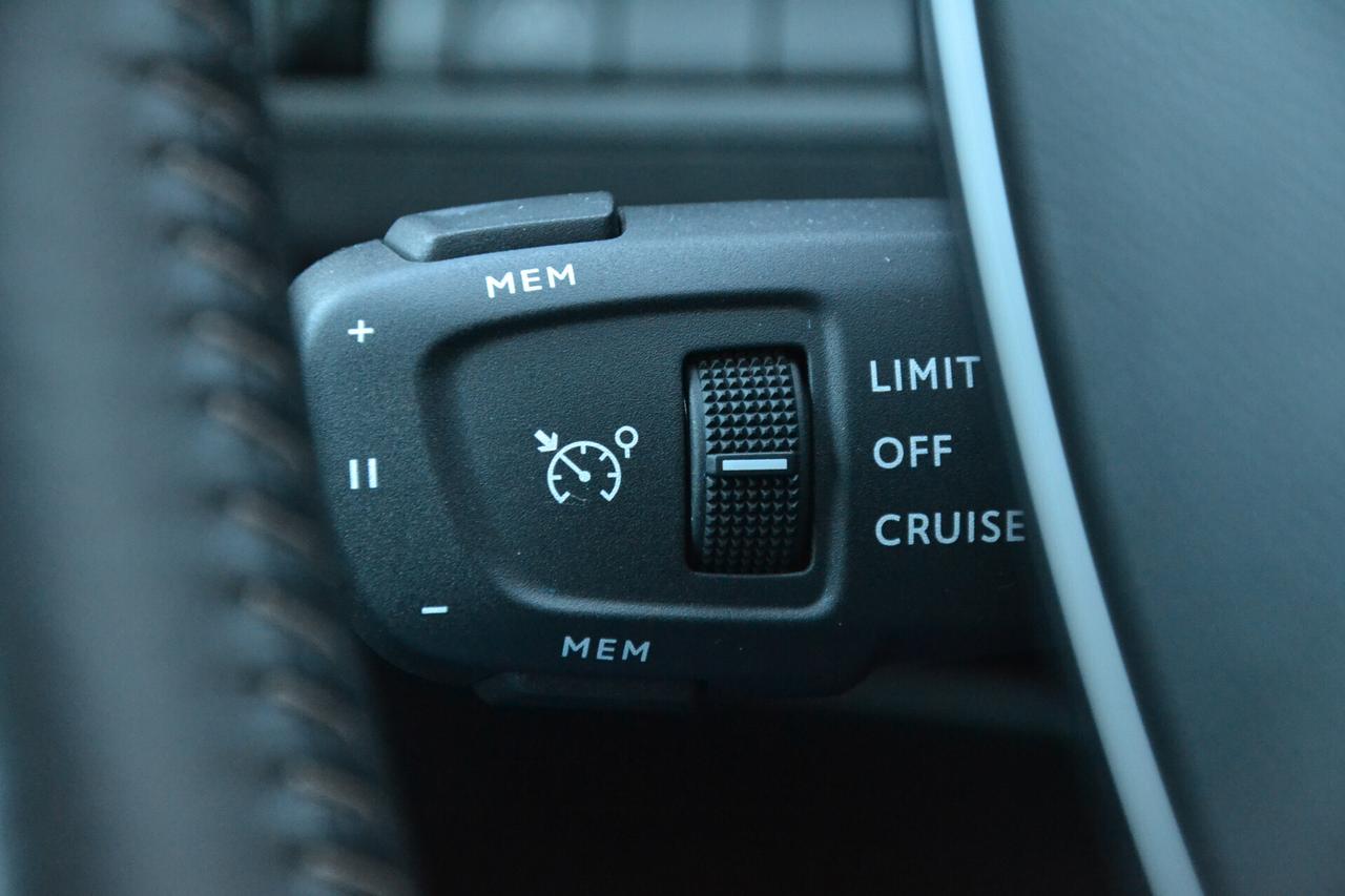 Peugeot 5008 1.5 HDi 130CV 7POSTI AUT.+NAV+LED+RCAM+PELLE+PDC