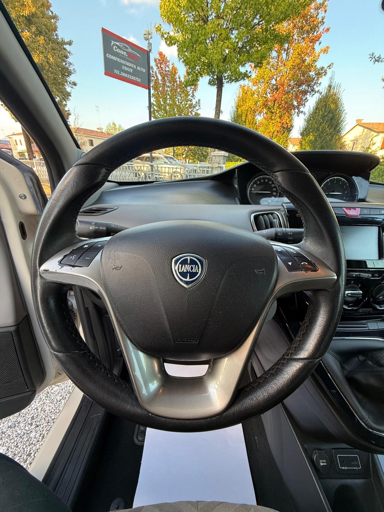 Lancia Ypsilon 1.2 69 CV 5 porte Platinum