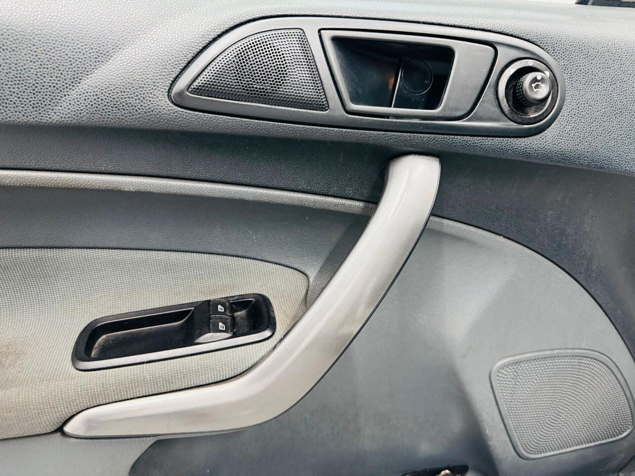 Ford Fiesta 1.4 TDCi 68CV 5 porte Titanium